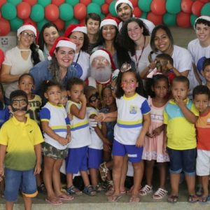 Crianças recebem ação do Natal Solidário RioMar