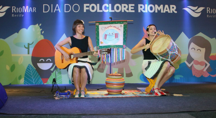 Criançada se diverte no Dia do Folclore no RioMar