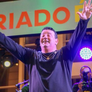 André Rio festeja com o público durante o feriado no RioMar