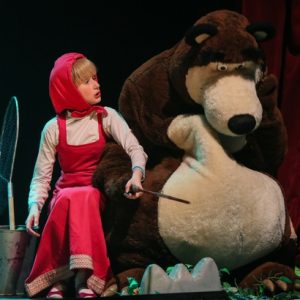 Espetáculo Masha e o Urso é programação divertida neste domingo