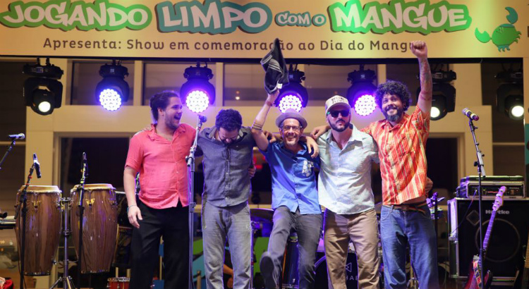 Cascabulho celebra o mangue em show nostálgico
