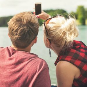 Namorados: o smartphone ideal para garantir aquela selfie com seu par