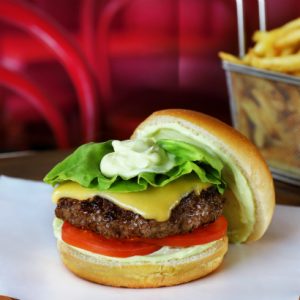 The Fifties lança promoção para ganhar hambúrguer