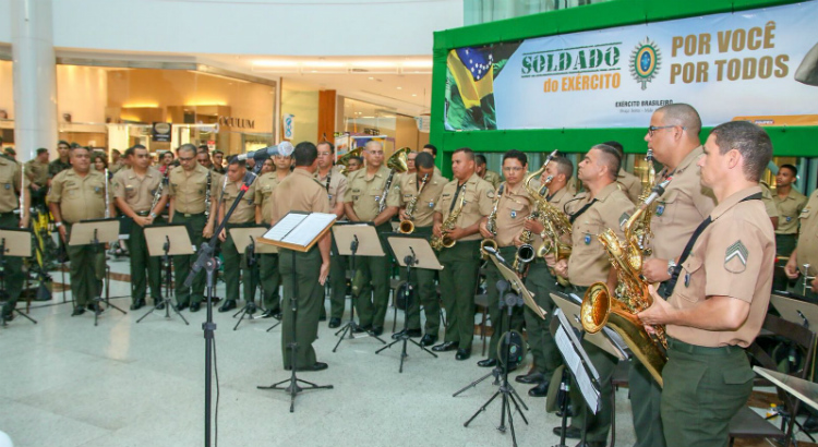 Música e atividades educativas e radiciais em Exposição do Exército