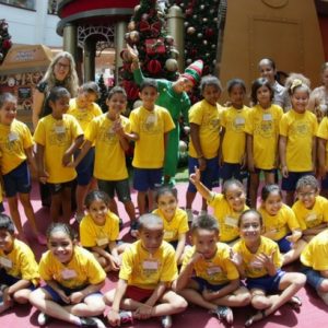 Crianças de instituições sociais visitam o RioMar