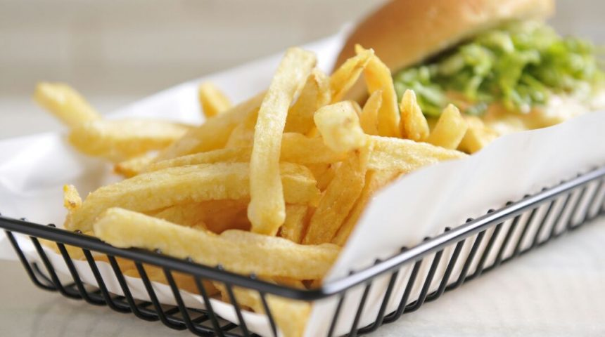 The Fifties lança promoção de hambúrguer com batata frita