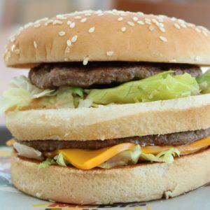 O queridinho Big Mac completa 50 anos e, dia de quarta, tem promoção
