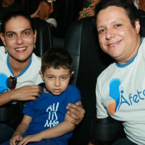 Crianças autistas e suas famílias curtiram estreia da Sessão Azul