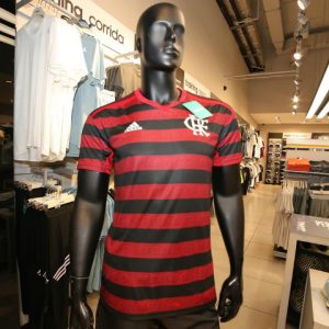 A nova camisa do Flamengo é destaque na Adidas