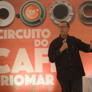 Romoaldo de Souza fala sobre cafés especiais e carrega filtro na carteira