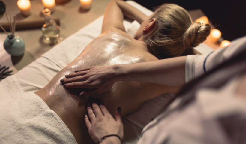 Diferentes tipos de massagens para presentear seu amor