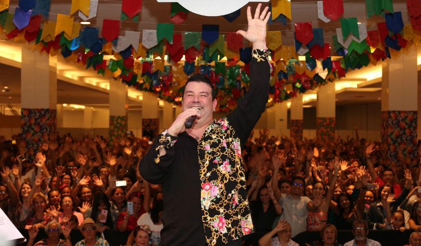 Feriado de São João animado com show de André Rio