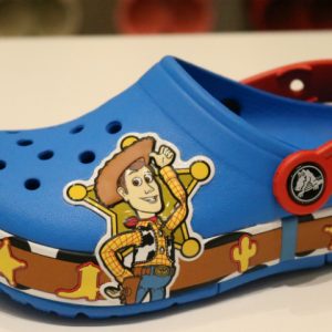 “Toy Story 4” estampa novo modelo infantil da Crocs