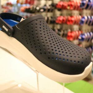 Crocs realiza customização das sandálias no próximo domingo