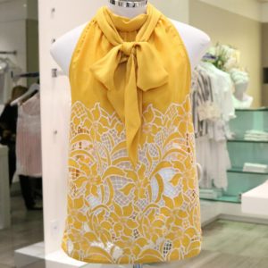 Cores e bordados marcam a nova coleção de verão na Marie Mercié