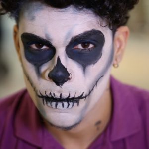 Make de Halloween para eles: aprenda a fazer uma caveira mexicana