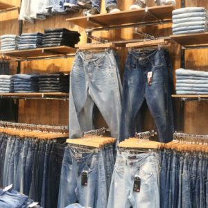 Volta às aulas: três dicas para renovar o jeans