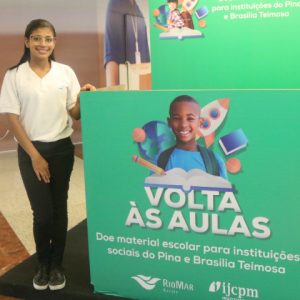 Ação solidária de volta às aulas RioMar recebe material escolar