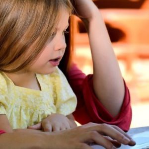 Como crianças podem se adaptar às aulas online?
