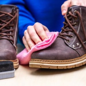Saiba como higienizar os sapatos antes de entrar em casa