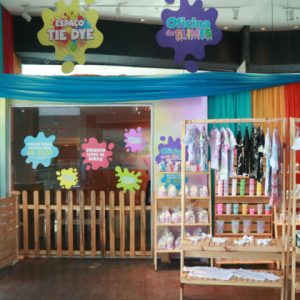 Slime e tie dye: oficina maker agita as férias da criançada