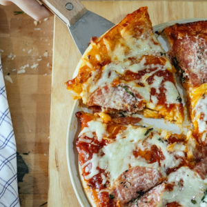 Pedra para pizza: o segredo para servir e turbinar o sabor