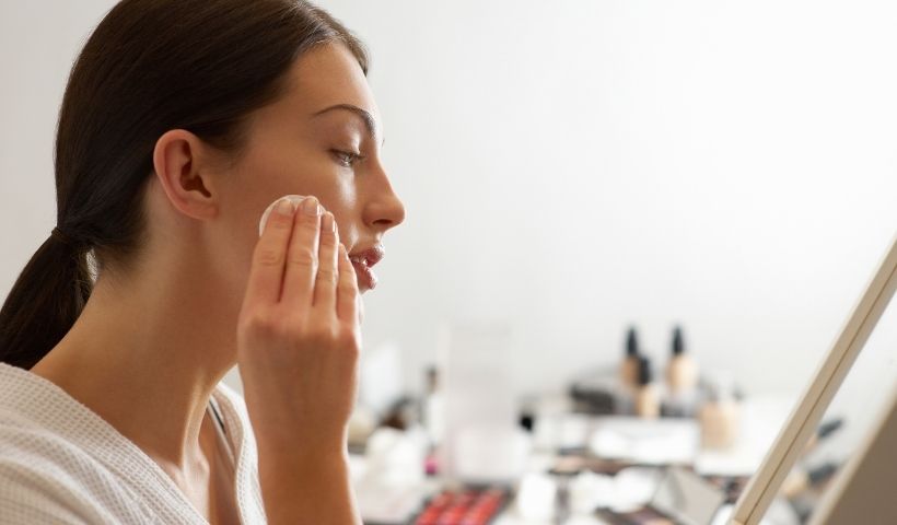 Você cuida da pele? Confira 5 hábitos que devem ser evitados