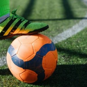 Futebol com a criançada: escolha as chuteiras online