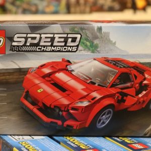Carros de corrida estampam nova coleção da Lego