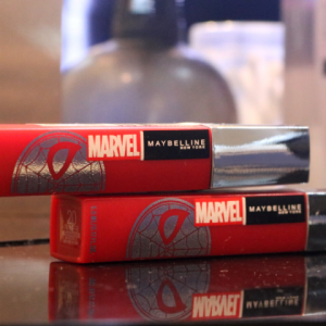 Coleção Marvel, da Maybelline, combina beleza e poder
