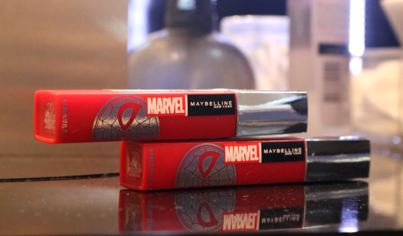 Coleção Marvel, da Maybelline, combina beleza e poder