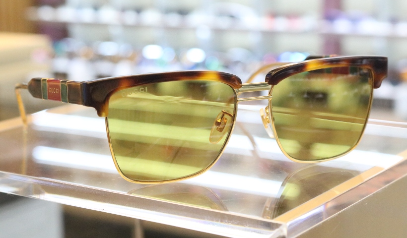 Sunglass Hut destaca novos óculos com lentes amarelas