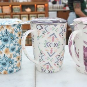 Teashop destaca canecas especiais para quem ama chá