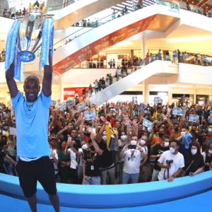 Manchester City traz troféu da Premier League ao RioMar