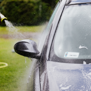 Lavando o carro em casa: 7 produtos para facilitar a tarefa