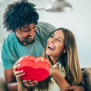 Dia dos Namorados com presentes de até R$ 150 para pedir