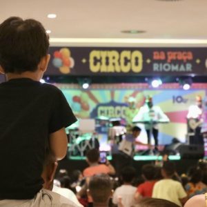 Circo na Praça encerra as férias no RioMar com muita diversão