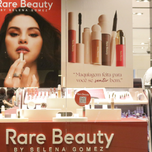 Rare Beauty da Selena Gomez chega à Sephora do RioMar