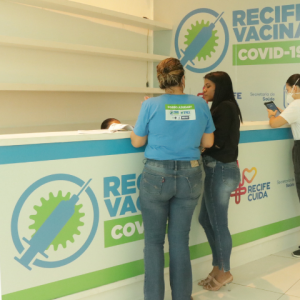 Dose de reforço bivalente chega ao Centro de Vacinação no RioMar