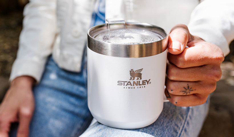 Peça seu copo Stanley e deixe sua bebida gelada por mais tempo