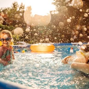 Dicas de piscinas e boias para curtir o verão