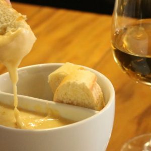 Harmonize queijos e vinhos com as dicas da Campo da Serra