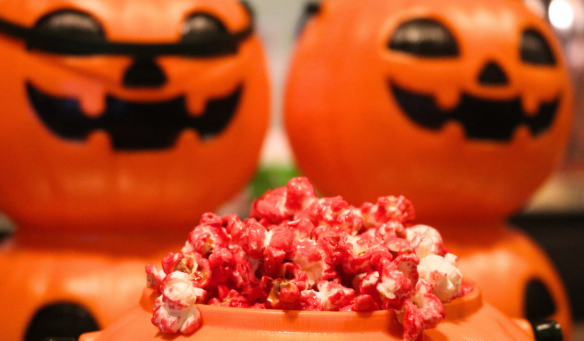 Cinemark lança combo de halloween com pipoca e balde temático
