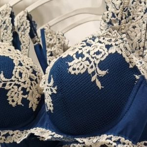 Lingerie na Intimissimi: nova coleção destaca azul e glamour