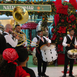 Canções de Natal e jazz embalam os corredores do RioMar Recife