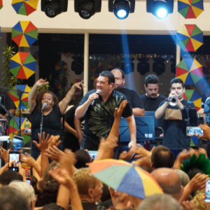 É hoje! André Rio comanda palco do RioMar de Folia